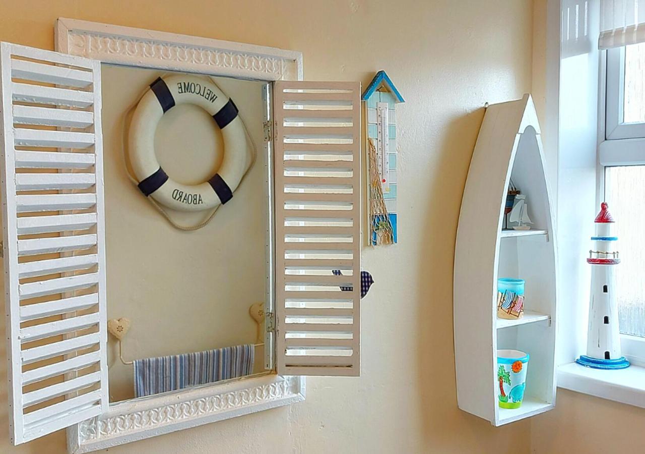 Romantic Lakeside Cottage By The Beach! With Super Cosy Log Burner! The Perfect Escape To Your Home From Home By The Sea! So Relaxing - You Won'T Want To Leave! Pet Friendly! Mablethorpe Extérieur photo