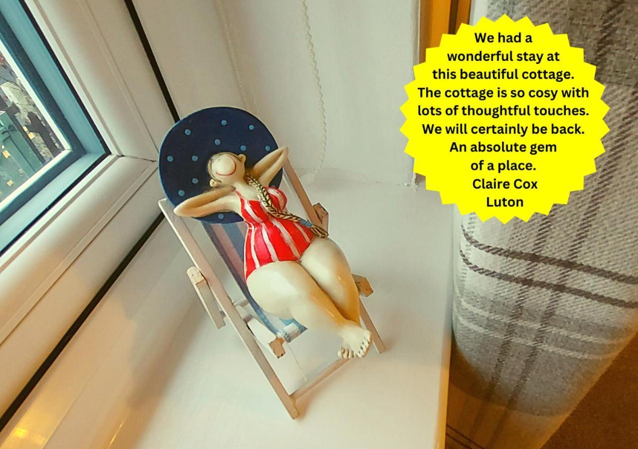 Romantic Lakeside Cottage By The Beach! With Super Cosy Log Burner! The Perfect Escape To Your Home From Home By The Sea! So Relaxing - You Won'T Want To Leave! Pet Friendly! Mablethorpe Extérieur photo