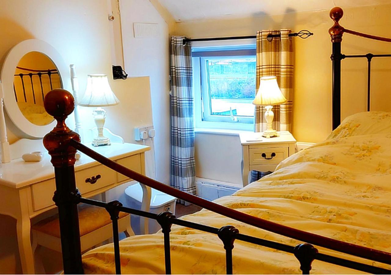 Romantic Lakeside Cottage By The Beach! With Super Cosy Log Burner! The Perfect Escape To Your Home From Home By The Sea! So Relaxing - You Won'T Want To Leave! Pet Friendly! Mablethorpe Extérieur photo
