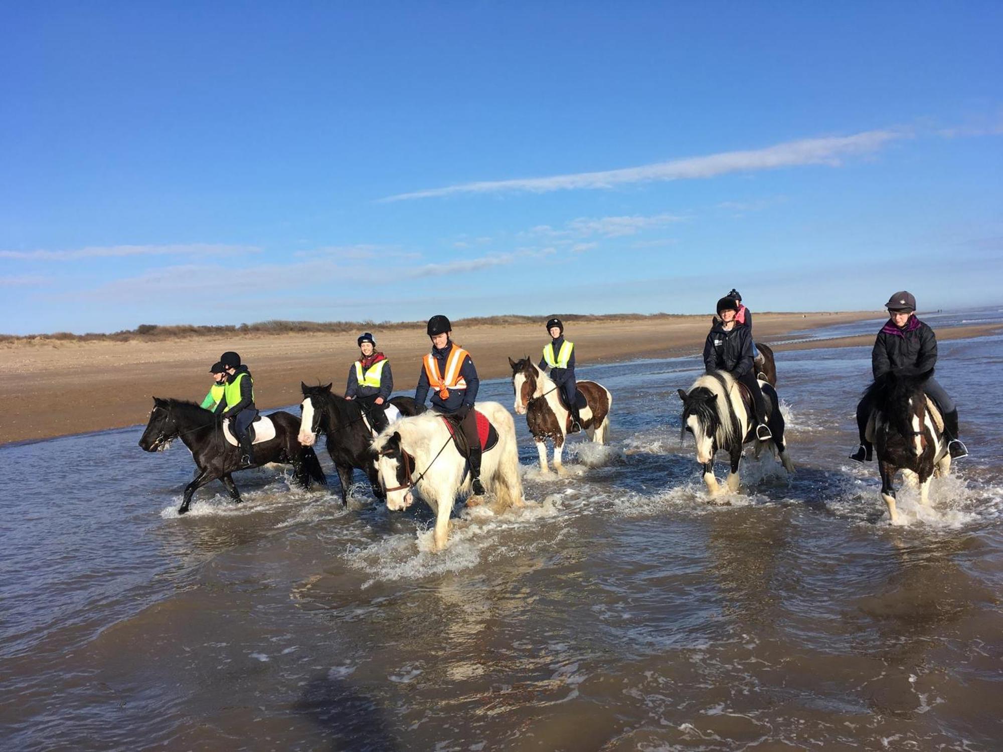 Romantic Lakeside Cottage By The Beach! With Super Cosy Log Burner! The Perfect Escape To Your Home From Home By The Sea! So Relaxing - You Won'T Want To Leave! Pet Friendly! Mablethorpe Extérieur photo
