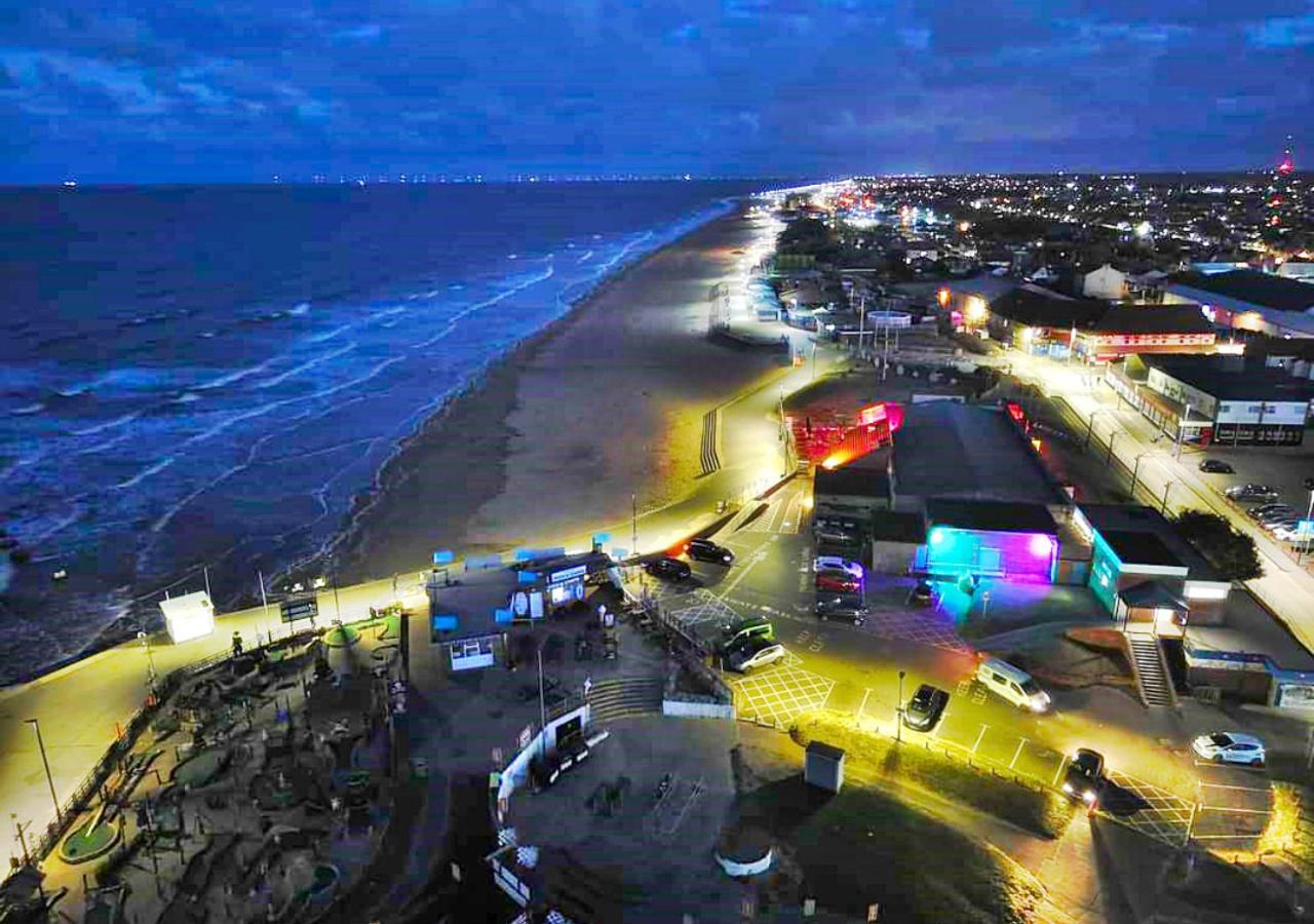 Romantic Lakeside Cottage By The Beach! With Super Cosy Log Burner! The Perfect Escape To Your Home From Home By The Sea! So Relaxing - You Won'T Want To Leave! Pet Friendly! Mablethorpe Extérieur photo
