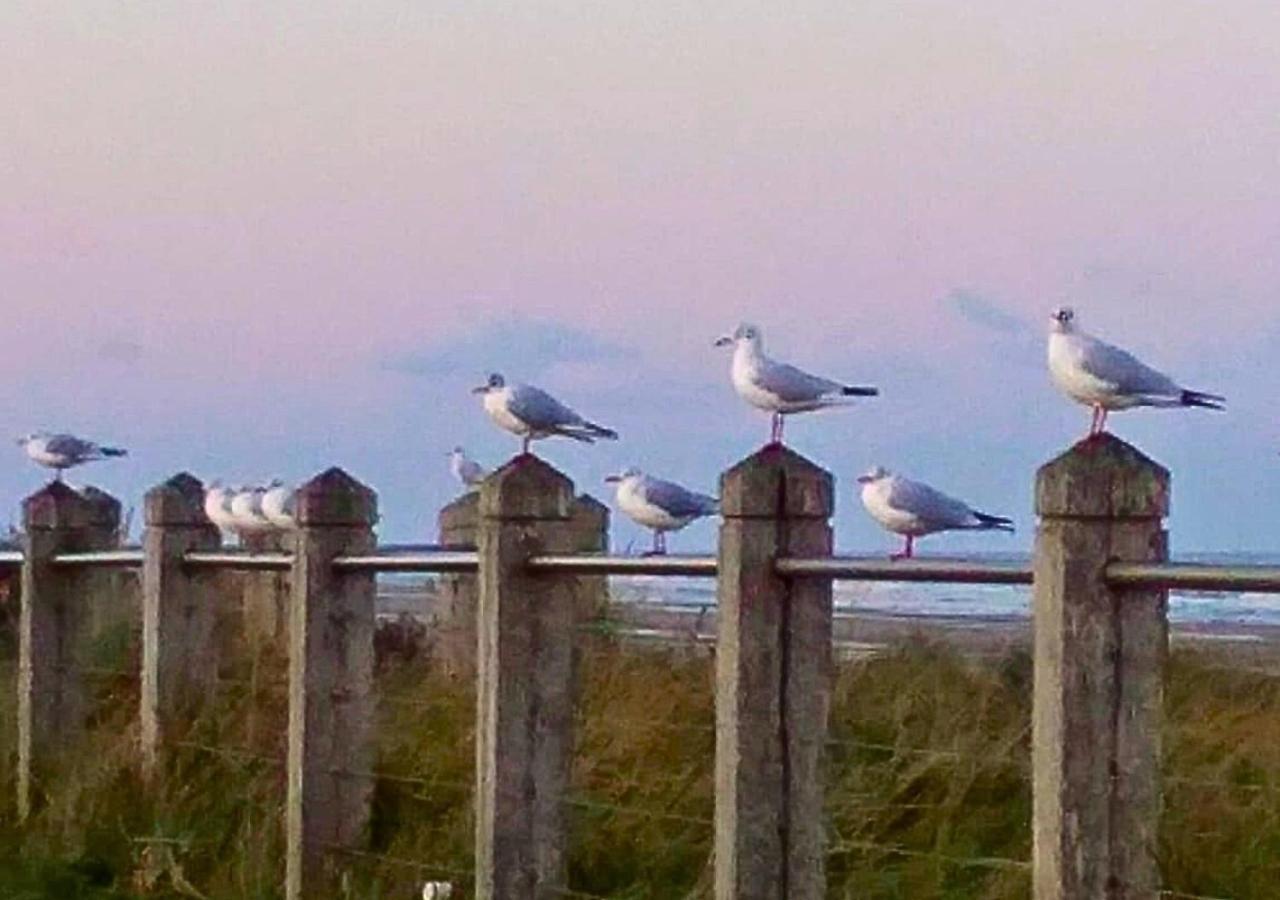 Romantic Lakeside Cottage By The Beach! With Super Cosy Log Burner! The Perfect Escape To Your Home From Home By The Sea! So Relaxing - You Won'T Want To Leave! Pet Friendly! Mablethorpe Extérieur photo