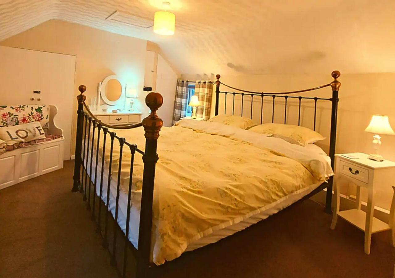 Romantic Lakeside Cottage By The Beach! With Super Cosy Log Burner! The Perfect Escape To Your Home From Home By The Sea! So Relaxing - You Won'T Want To Leave! Pet Friendly! Mablethorpe Extérieur photo