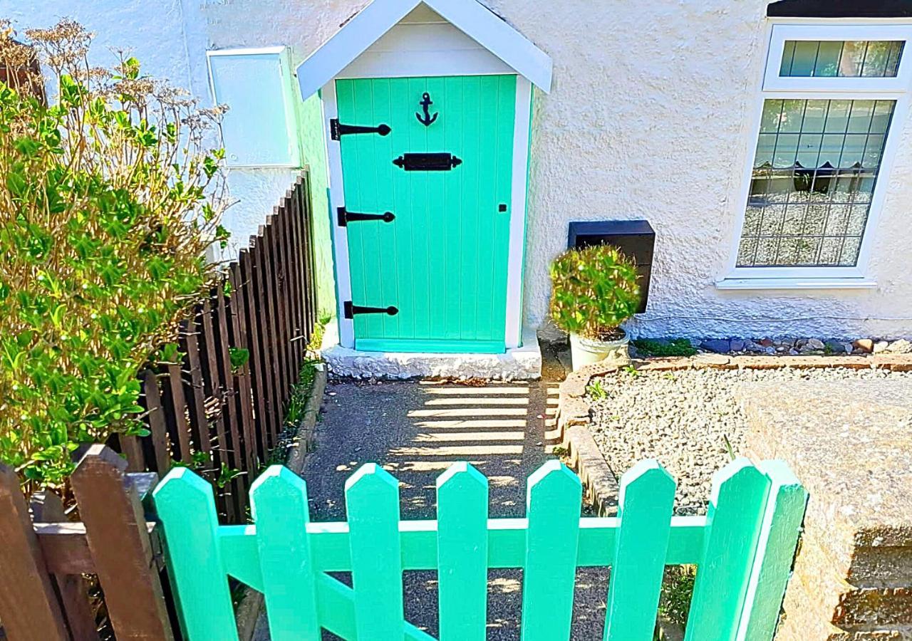 Romantic Lakeside Cottage By The Beach! With Super Cosy Log Burner! The Perfect Escape To Your Home From Home By The Sea! So Relaxing - You Won'T Want To Leave! Pet Friendly! Mablethorpe Extérieur photo